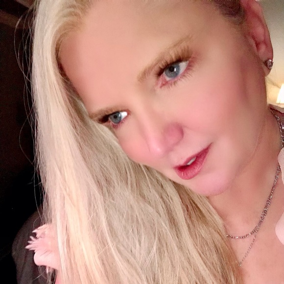 Meet your Posher, Pamela - Picture 1 of 1